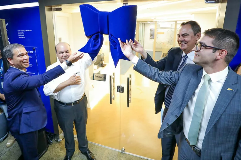 Ibaneis celebra parceria estratégica: BRB inaugura escritório na Fecomércio-DF