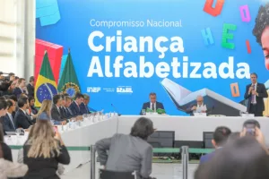 GDF pactua com meta federal de 80% de alfabetização até 2030