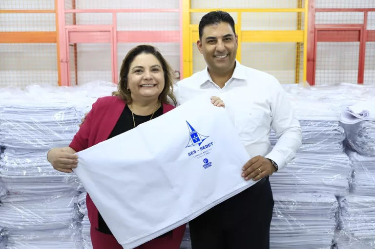 Fábrica Social doa 12 mil lençóis para Secretaria de Saúde, além de auxílio ao Rio Grande do Sul