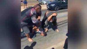 Praticante de Jiu-Jitsu domina ladrão em Candangolândia: Vítima dá tapas na cena