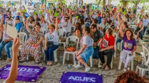 Professores federais encerram greve após acordo salarial