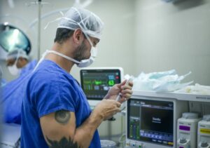 IgesDF seleciona médicos com salários de até R$ 15,2 mil