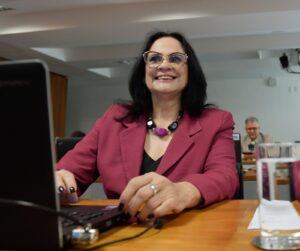 Senado aprova criação do salário-paternidade