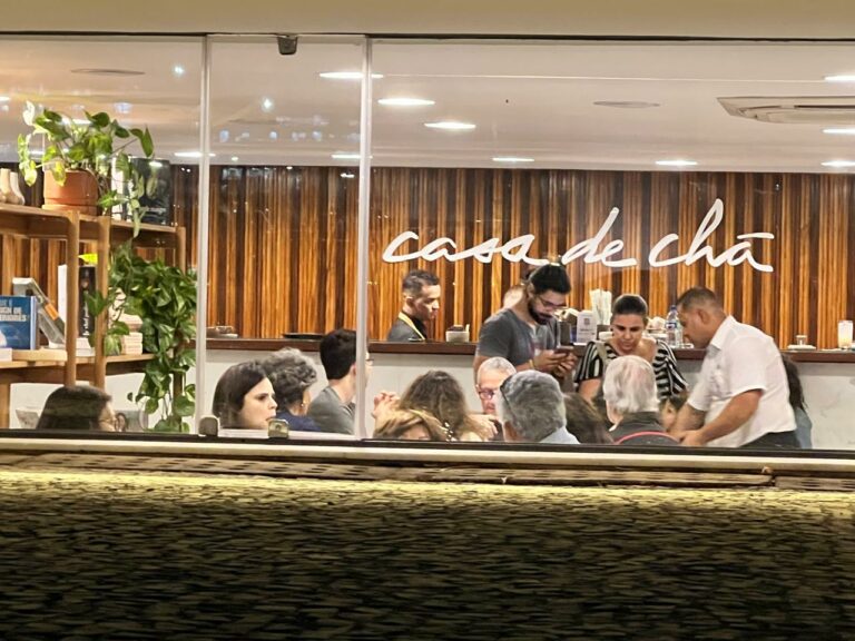Casa de Chá do Senac celebra 1 ano com arte e memória de Brasília