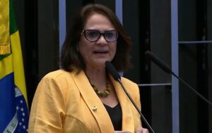 Damares protesta contra STF e diz que irá às ruas contra Dirceu