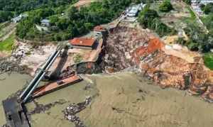 Deslizamento no Porto da Terra Preta deixa desaparecidos em Manacapuru