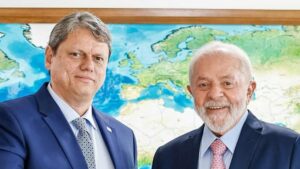 Tarcísio lidera aprovação em SP; Lula enfrenta rejeição