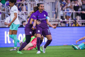 Marta brilha aos 38 anos e marca golaço pelo Orlando Pride