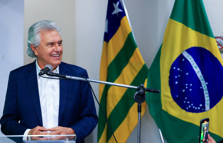 Caiado se elogia e exalta governadores em evento sobre educação