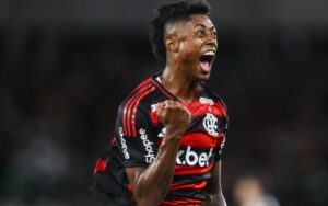 Flamengo vence Vasco e larga na frente na semifinal do Carioca