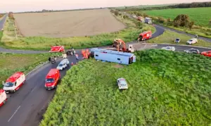 Ônibus tomba e mata 10 na MG-223