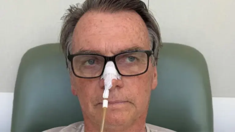 Bolsonaro deixa UTI em meio a pressão do STF