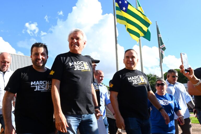 Fé e união: Caiado participa da Marcha para Jesus em Goiânia