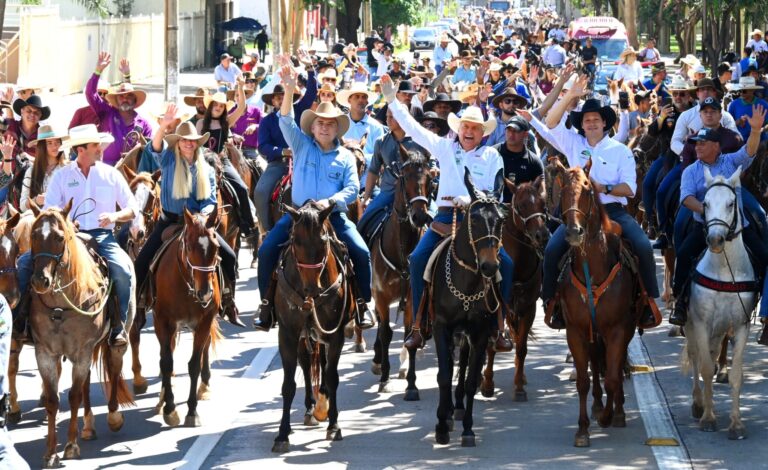 Caiado lidera cavalgada que abre a Pecuária de Goiânia com entrada gratuita