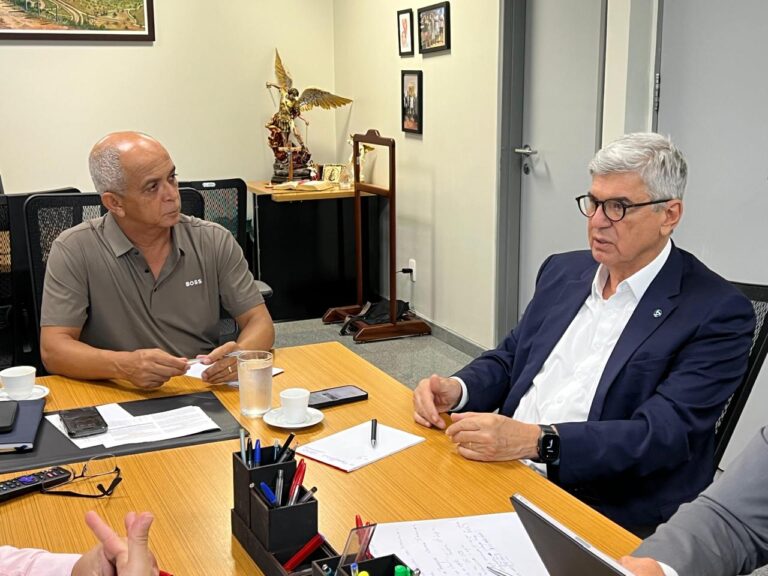 Pepa celebra avanços no saneamento em Planaltina ao lado da Caesb