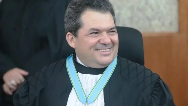 Lula indica Carlos Brandão para vaga no STJ