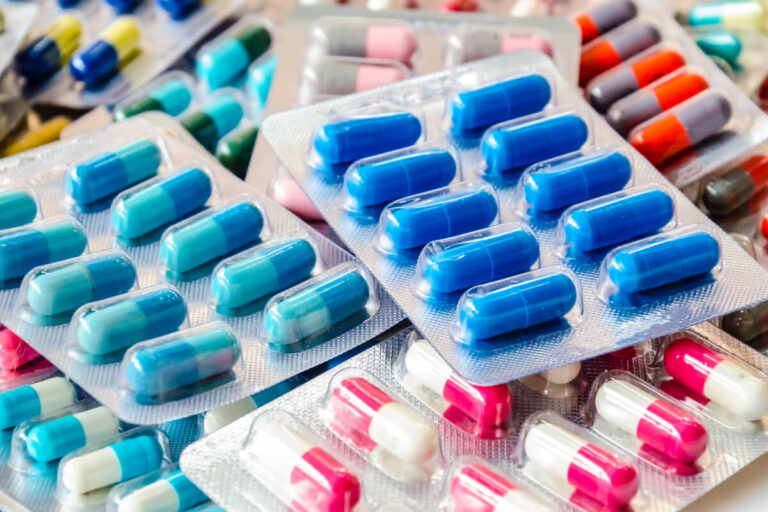 Prescrição farmacêutica gera novo impasse entre médicos e farmacêuticos 