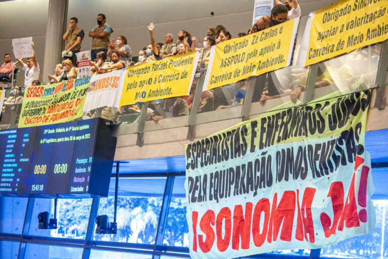 Greve anunciada causa revolta no funcionalismo e na população