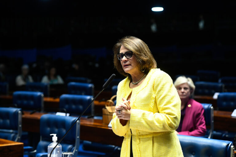 Damares Alves denuncia capacitismo após ataque a criança autista
