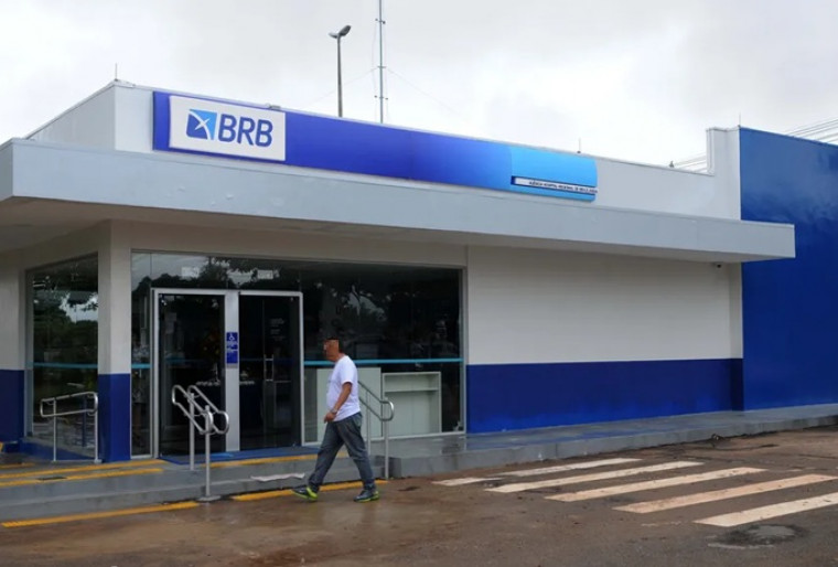 Servidores do Tocantins começam a receber salários pelo BRB