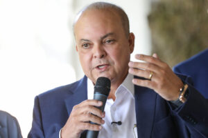 Ibaneis anuncia duas novas pontes no Lago Sul