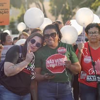 O FIM DA GREVE DOS PROFESSORES E A LÓGICA DA MANIPULAÇÃO