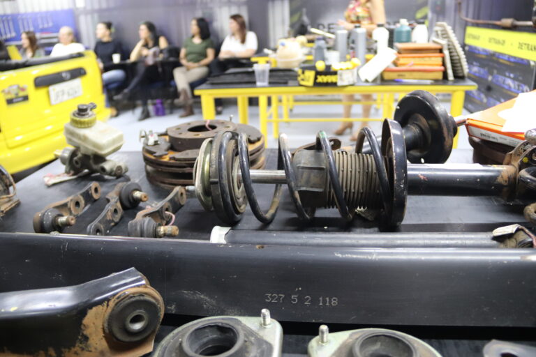 Capacitação gratuita: CNH e mecânica com o Detran-DF