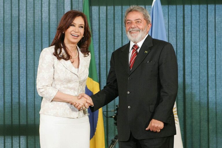 Lula visita Kirchner: turismo político com réu incluso