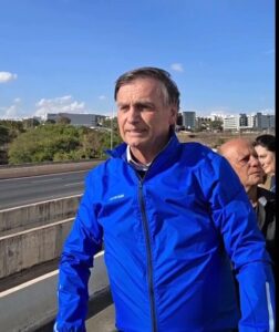 Bolsonaro evita discursos em motociata no DF