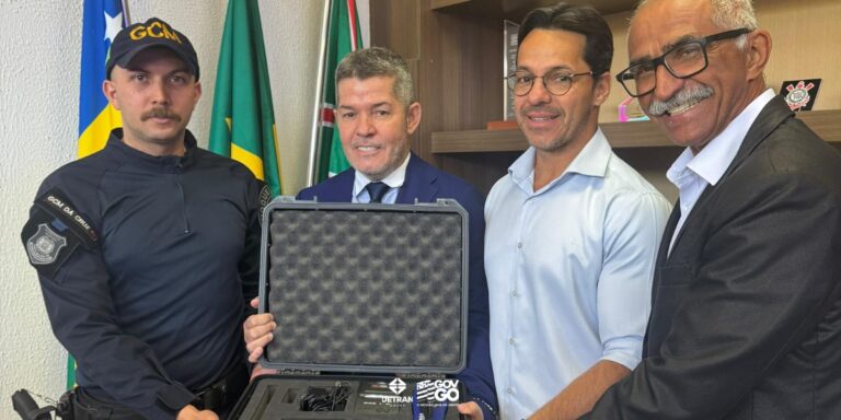 Detran-GO entrega etilômetro a Santa Helena