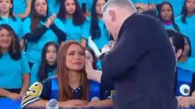 Lexa se emociona com palavras de padre Marcelo Rossi