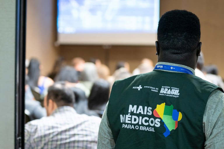 Mais Médicos chega ao DF