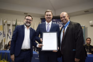 José Aparecido recebe Medalha do Mérito Ernesto Silva em noite solene