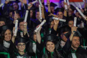 Mais de 600 formandos celebram conclusão de cursos técnicos do Senac-DF
