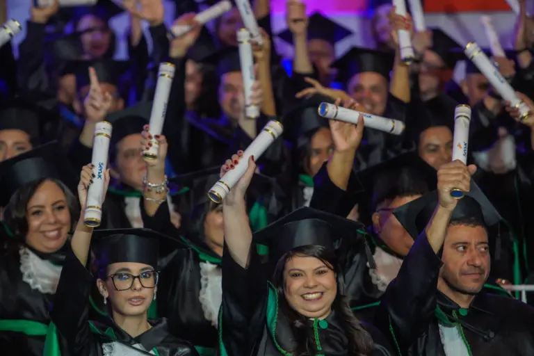 Mais de 600 formandos celebram conclusão de cursos técnicos do Senac-DF