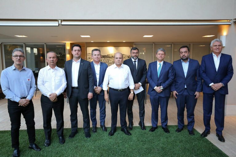 Ibaneis promove diálogo construtivo com os EUA em reunião com governadores