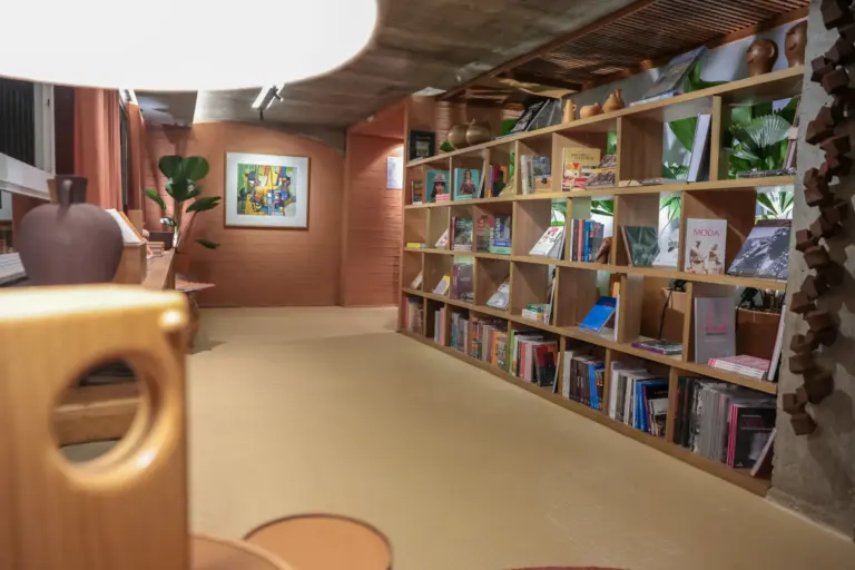 Senac-DF leva literatura à CASACOR Brasília 2025