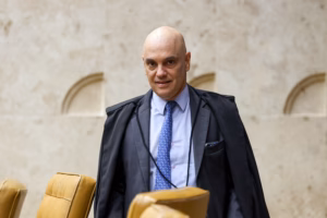 Moraes dá 48 horas para defesa de Bolsonaro explicar asilo