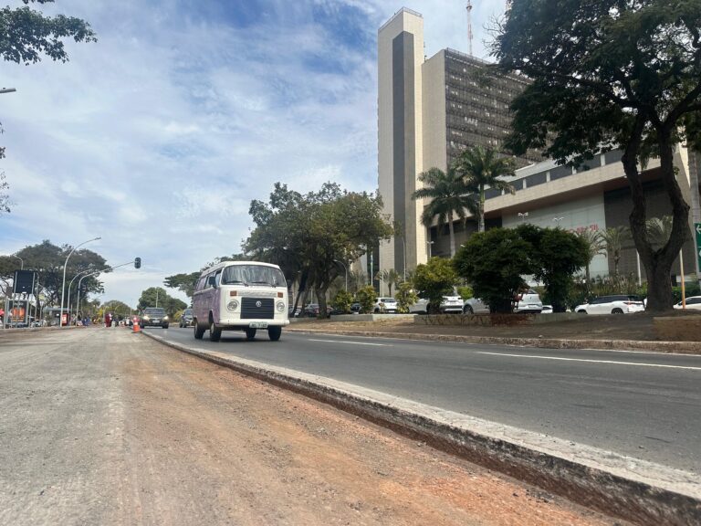 W3 Sul começa a receber obra completa de recuperação do pavimento