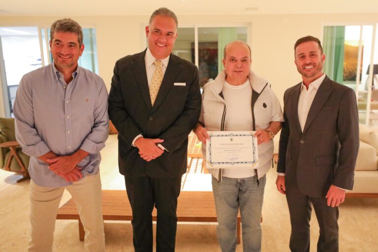 Ibaneis Rocha recebe título de sócio benemérito do Clube de Golfe de Brasília