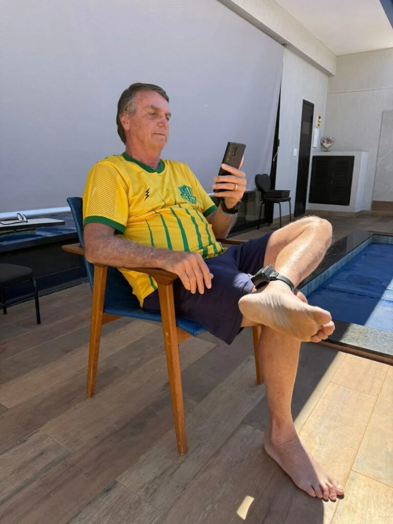 Bolsonaro reage à prisão domiciliar e deve recorrer ao STF