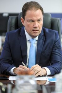Secretário do DF pede exoneração e exalta Ibaneis