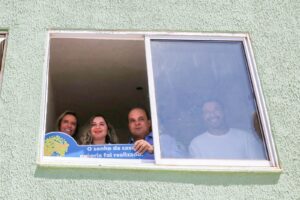 Ibaneis entrega moradias e anuncia duplicação de via no Itapoã