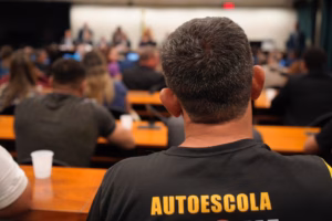 Quase metade do custo da CNH vem de taxas do Detran e exames obrigatórios, apontam dados do Sindauto-DF