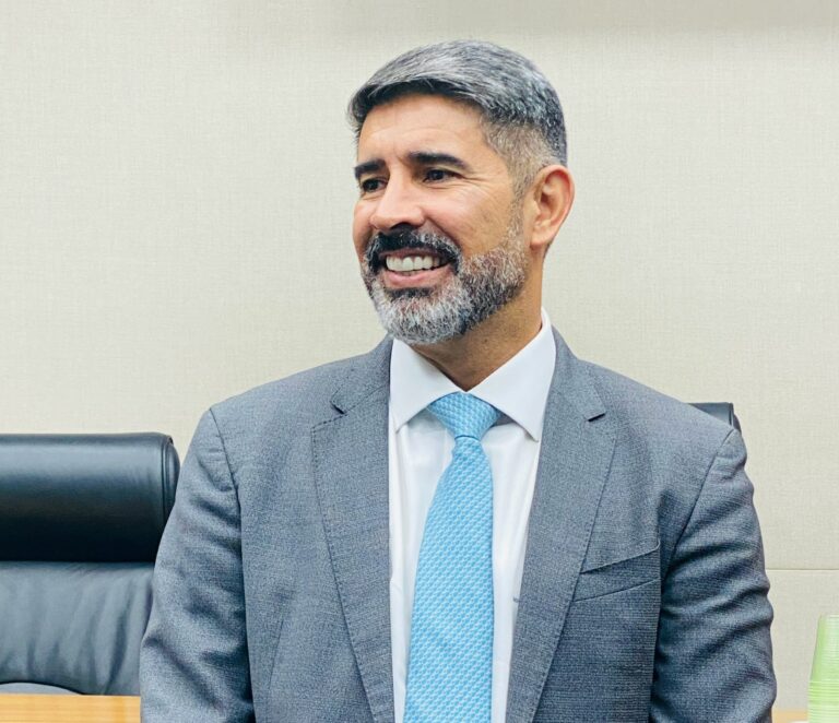 Roosevelt propõe cemitério e crematório para pets no DF