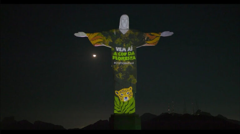Cristo Redentor celebra contagem para COP30 com luzes da Amazônia