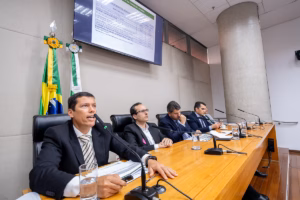 CLDF: DF apresenta superávit fiscal e controle de despesa com pessoal