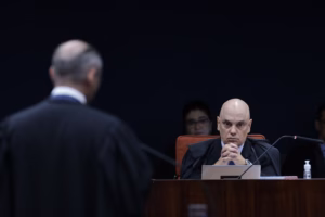 Moraes pede ampliação de julgamento da trama golpista no STF