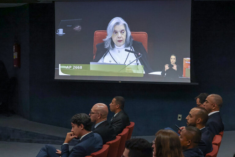 STF forma maioria para condenar Bolsonaro por plano golpista