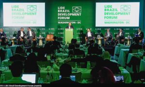 Ibaneis destaca avanços do DF em saneamento e infraestrutura durante evento em Washington